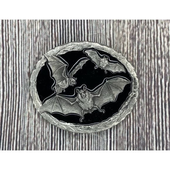 NEW Bats Flying Heritage Pewter Metal Oval Magnet - Picture 1 of 2